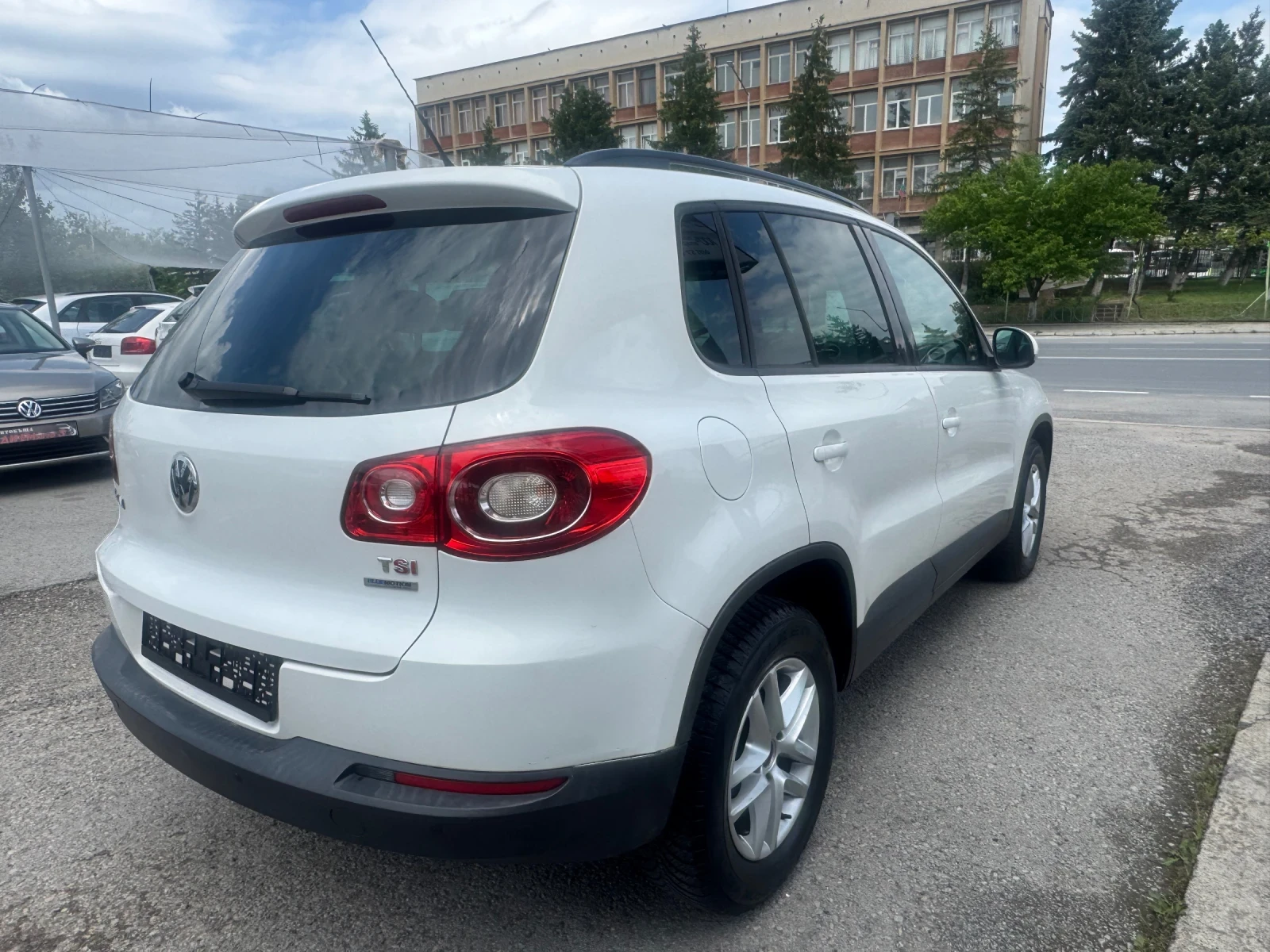 VW Tiguan 1, 4 бензин, снимка 8 - Автомобили и джипове - 54659180