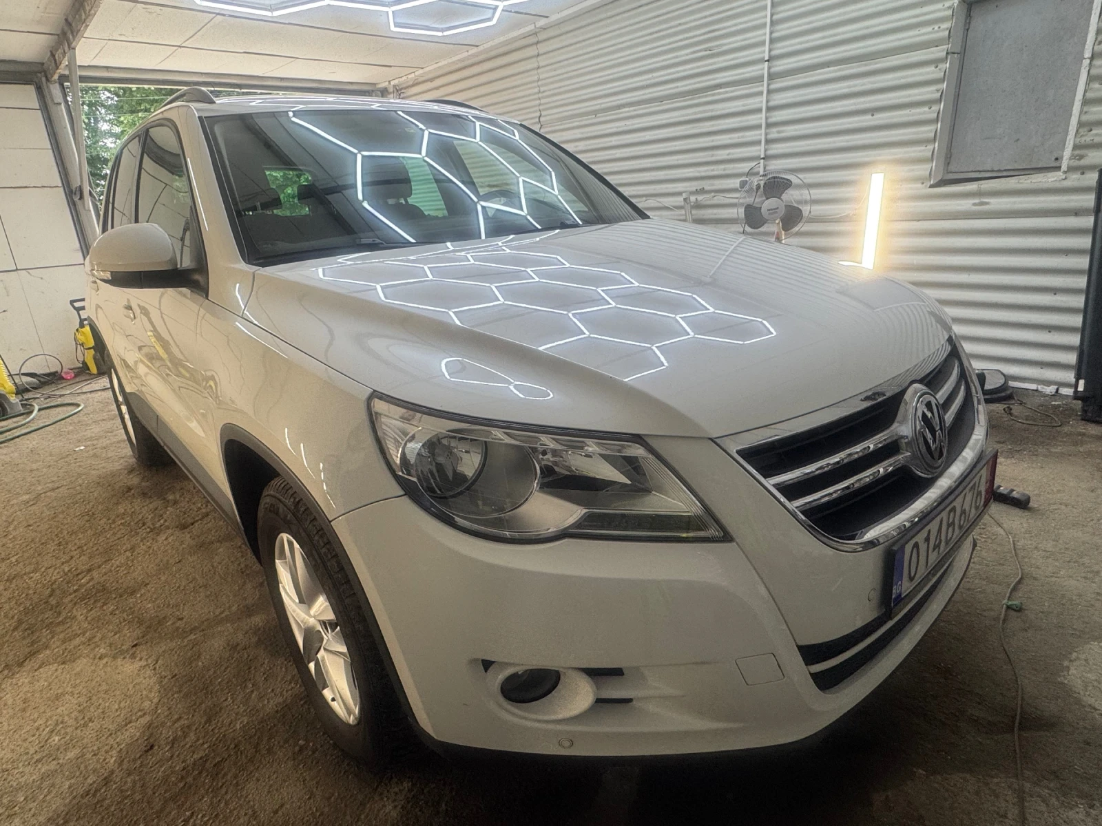 VW Tiguan 1, 4 бензин, снимка 2 - Автомобили и джипове - 54659180
