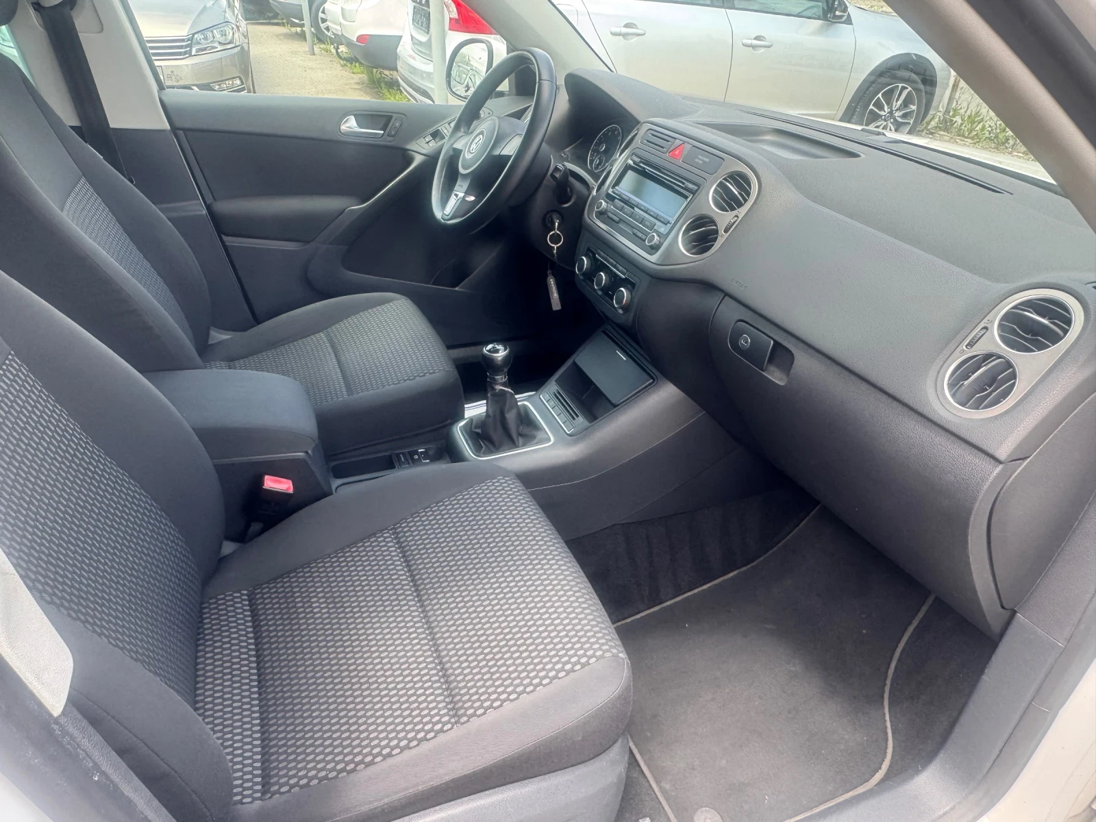 VW Tiguan 1, 4 бензин, снимка 11 - Автомобили и джипове - 54659180
