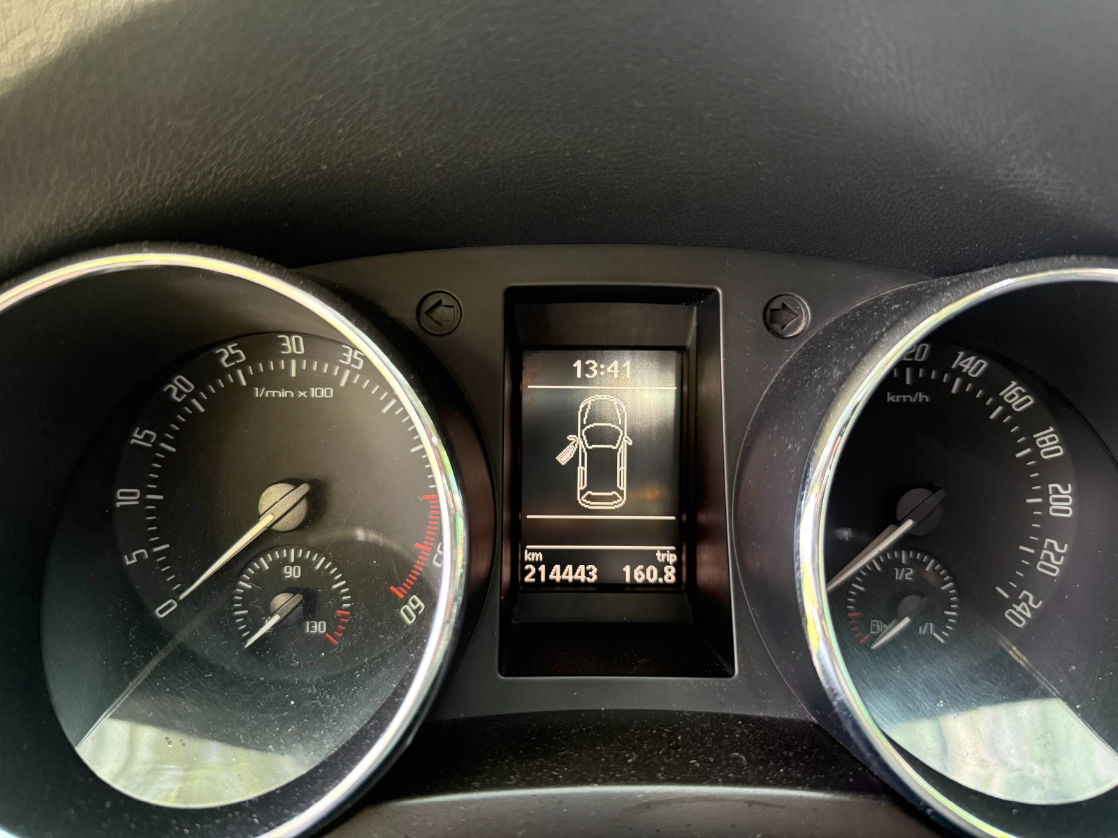 Skoda Yeti 2.0 TDI 4x4, снимка 11 - Автомобили и джипове - 54993641