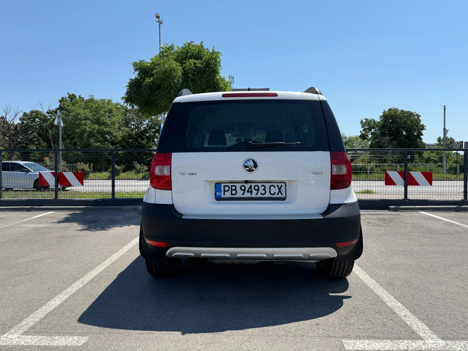Skoda Yeti 2.0 TDI 4x4, снимка 7 - Автомобили и джипове - 54993641