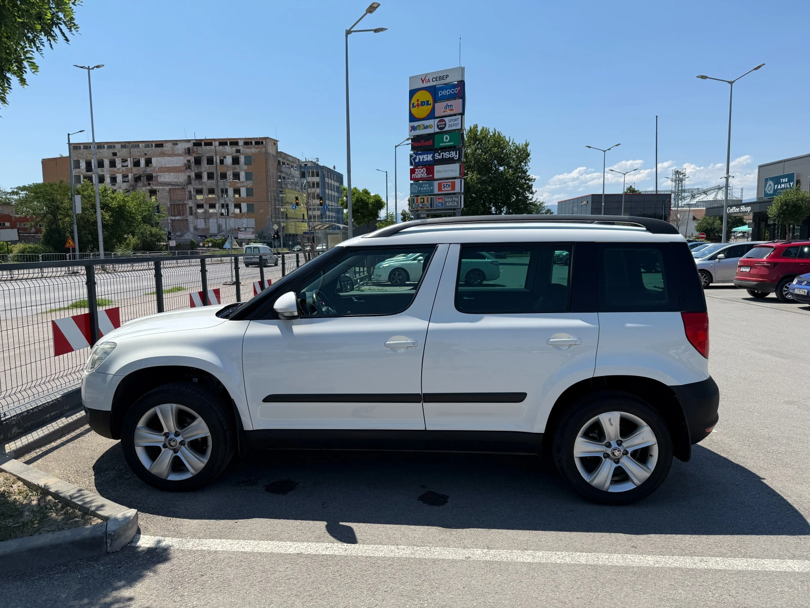 Skoda Yeti 2.0 TDI 4x4, снимка 8 - Автомобили и джипове - 54993641
