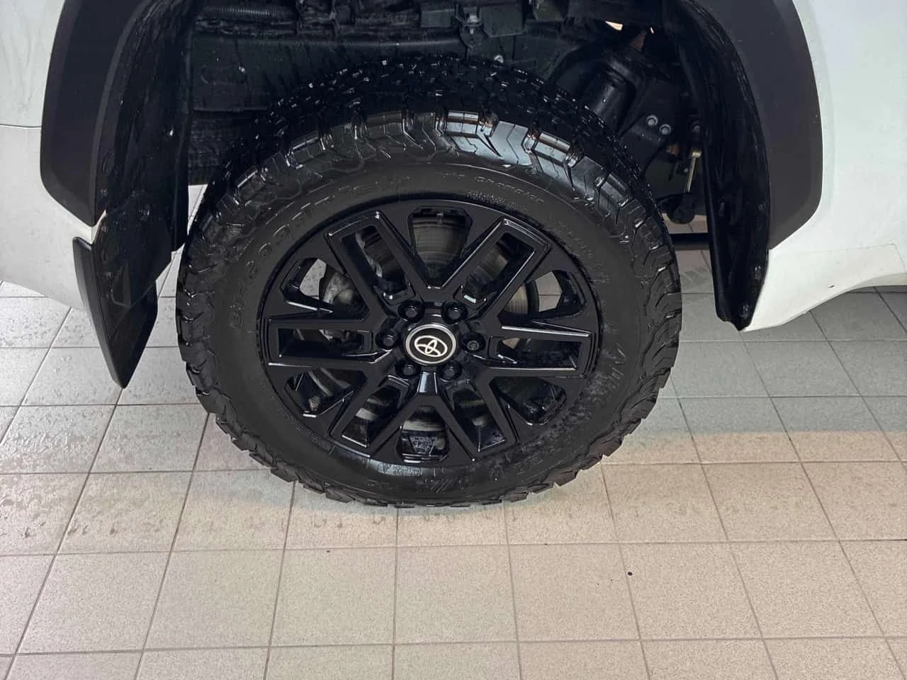 Toyota Tundra * 4x4* DISTRONIC* ОБУДХВАНЕ* , снимка 17 - Автомобили и джипове - 55133254