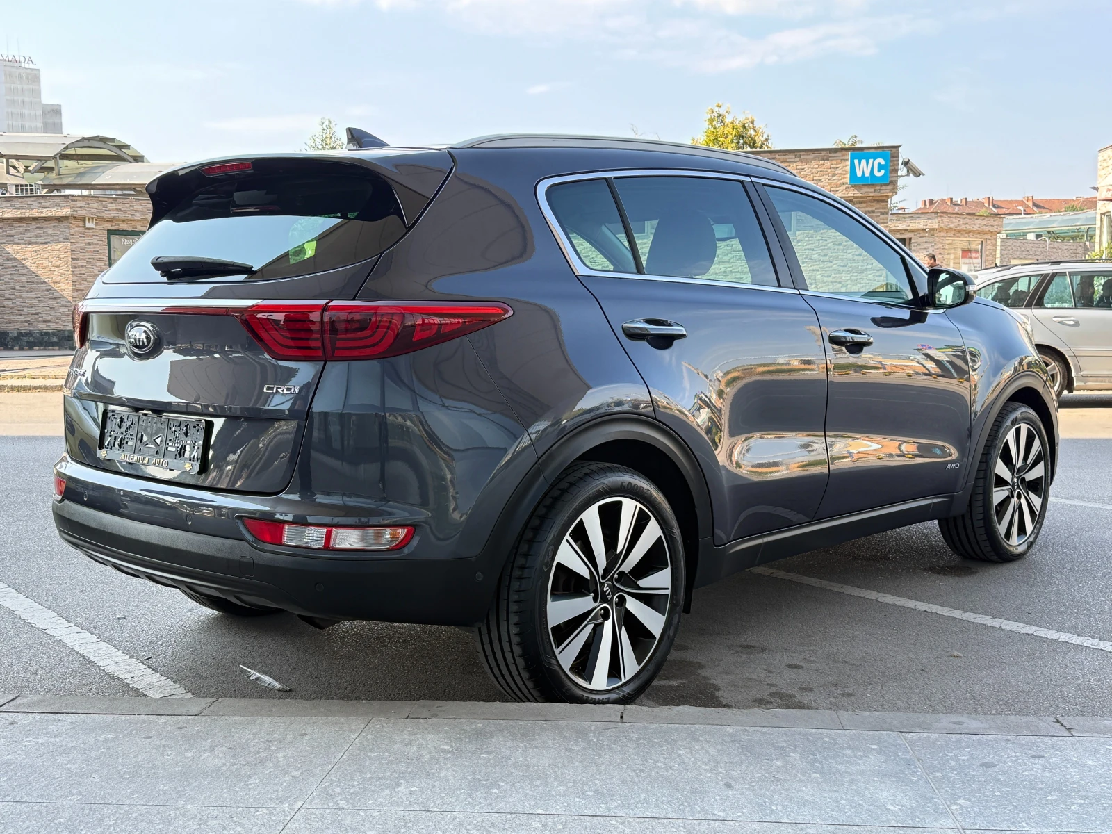 Kia Sportage 6 МЕСЕЦА ГАРАНЦИЯ/2.0CRDI 136к.с. 4х4 Реални Км!!!, снимка 4 - Автомобили и джипове - 55660381