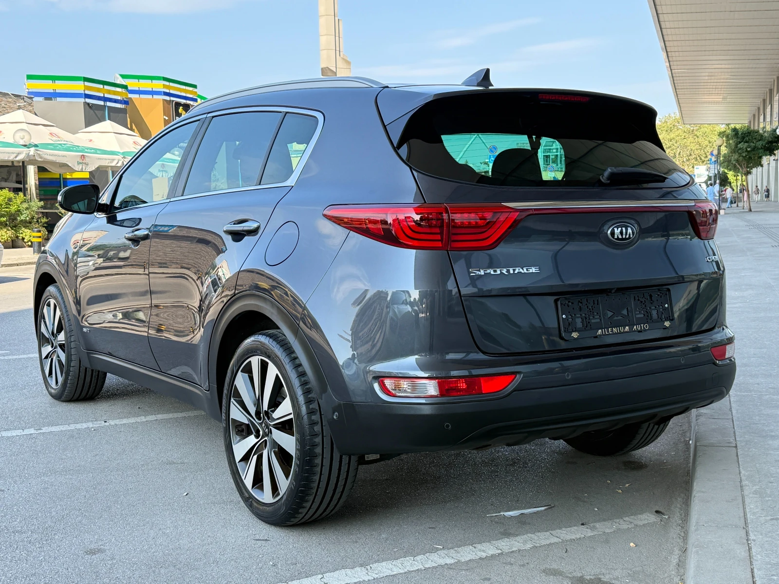 Kia Sportage 6 МЕСЕЦА ГАРАНЦИЯ/2.0CRDI 136к.с. 4х4 Реални Км!!!, снимка 3 - Автомобили и джипове - 55660381