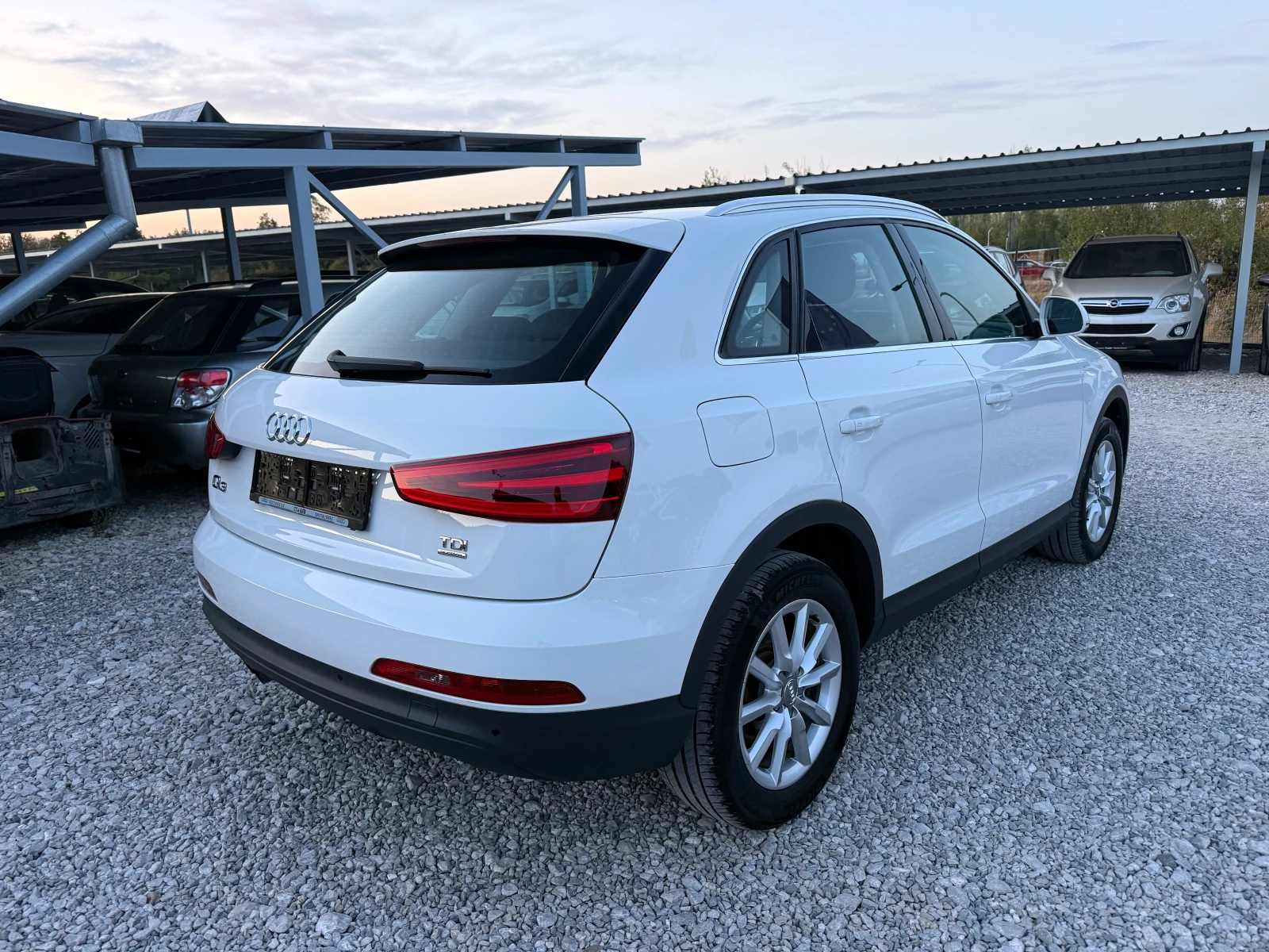 Audi Q3 2.0 TDI Quattro ! ! АВТОМАТ !! LED !!, снимка 3 - Автомобили и джипове - 56135901