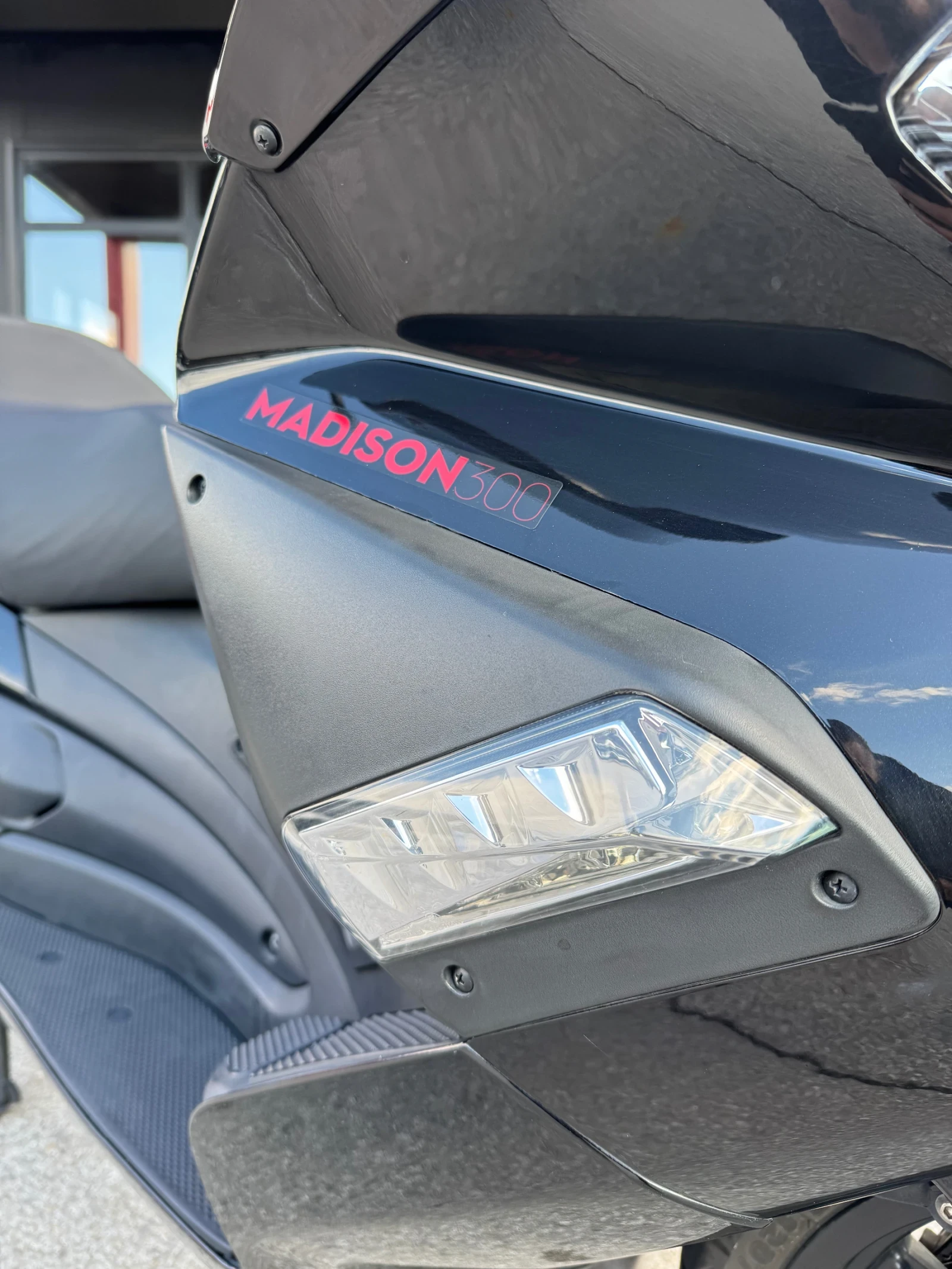 Malaguti Madison 300i-2020г.-ABS-TCS-LED-TOP - изображение 10