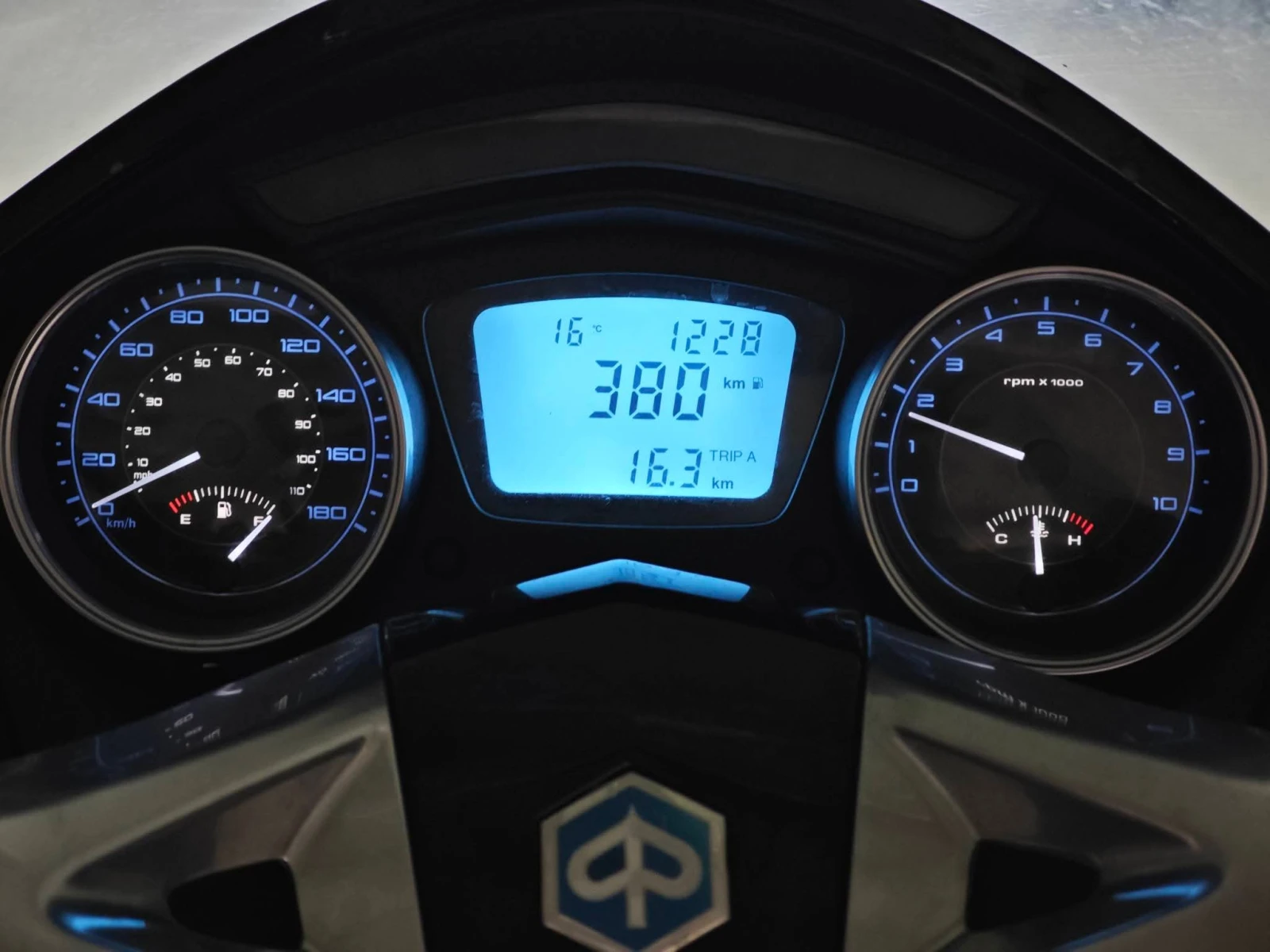 Piaggio X10 350i  ABS / ASR, снимка 13 - Мотоциклети и мототехника - 56549271