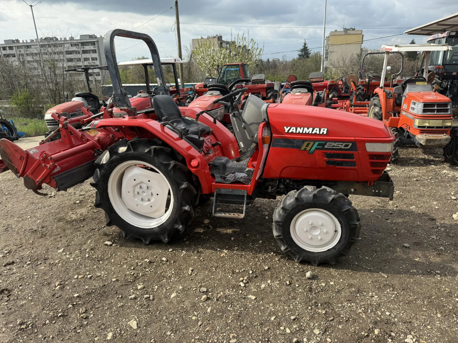 Трактор Yanmar AF250 4x4 - изображение 2