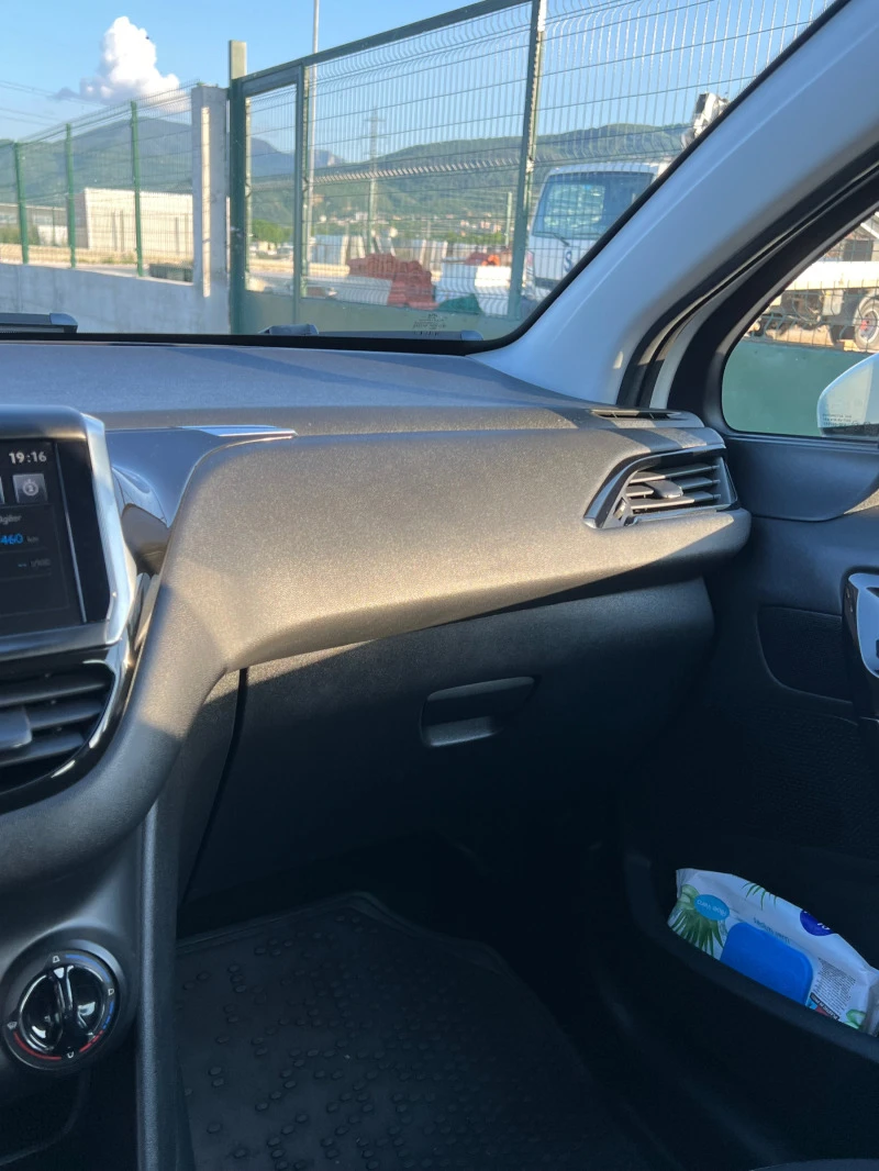 Peugeot 208 1.4 HDI, снимка 8 - Автомобили и джипове - 47418857