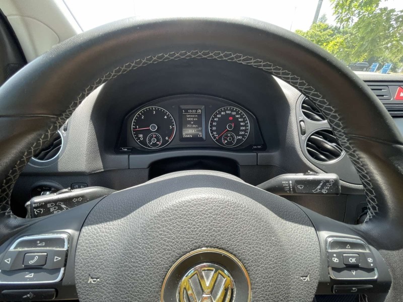VW Golf Plus 1.6 TDI BlueMotion* STYLE* NAVI* BLUETOOTH* , снимка 8 - Автомобили и джипове - 46470478