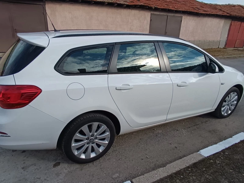 Opel Astra, снимка 2 - Автомобили и джипове - 48015458