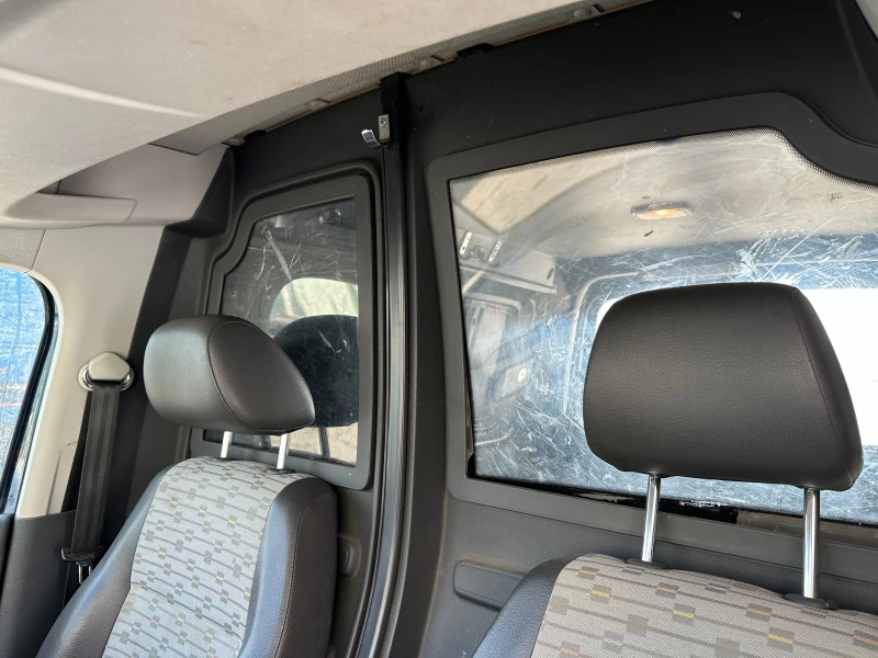 VW Caddy, снимка 17 - Автомобили и джипове - 49270037