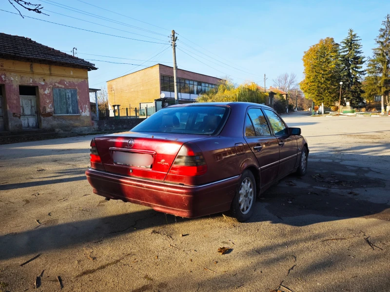 Mercedes-Benz C 180 ГАЗОВ ИНЖЕКЦИОН, снимка 3 - Автомобили и джипове - 49435978