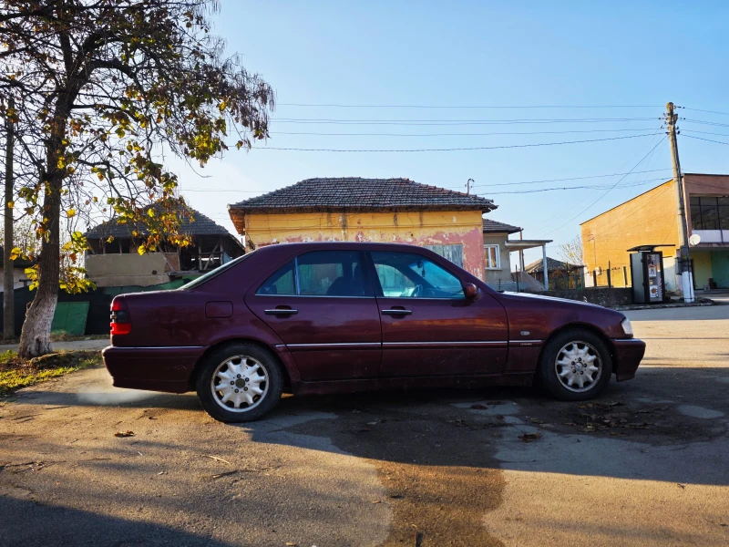 Mercedes-Benz C 180 ГАЗОВ ИНЖЕКЦИОН, снимка 2 - Автомобили и джипове - 49435978