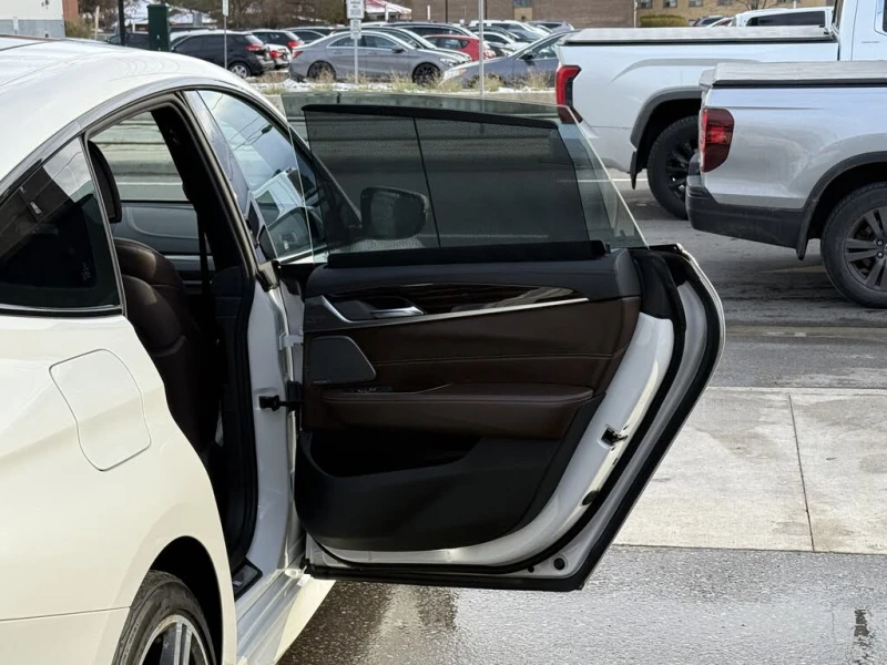 BMW 6 GT 40i* МАСАЖ* ПАНОРАМА* ОБДУХВАНЕ* 4 ПОДГРЕВА* HARMA, снимка 12 - Автомобили и джипове - 52528276