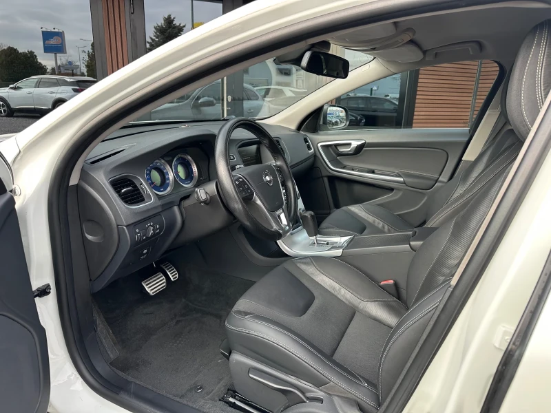 Volvo V60 2.0D R-Design , снимка 7 - Автомобили и джипове - 52712916