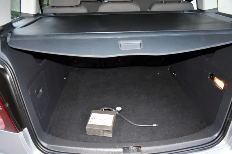 VW Touran 1.9 Tdi 90 , снимка 16 - Автомобили и джипове - 53091300