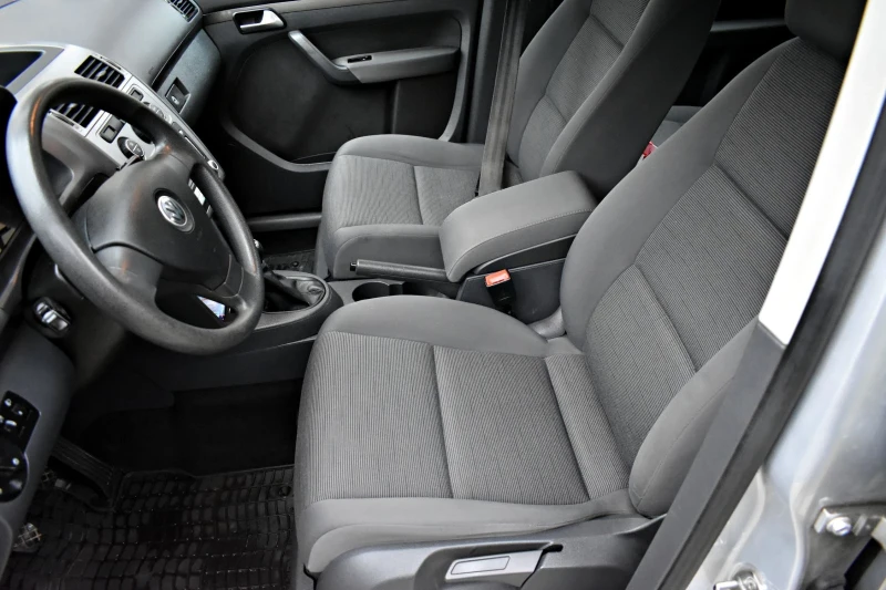 VW Touran 1.9 Tdi 90 , снимка 13 - Автомобили и джипове - 53091300