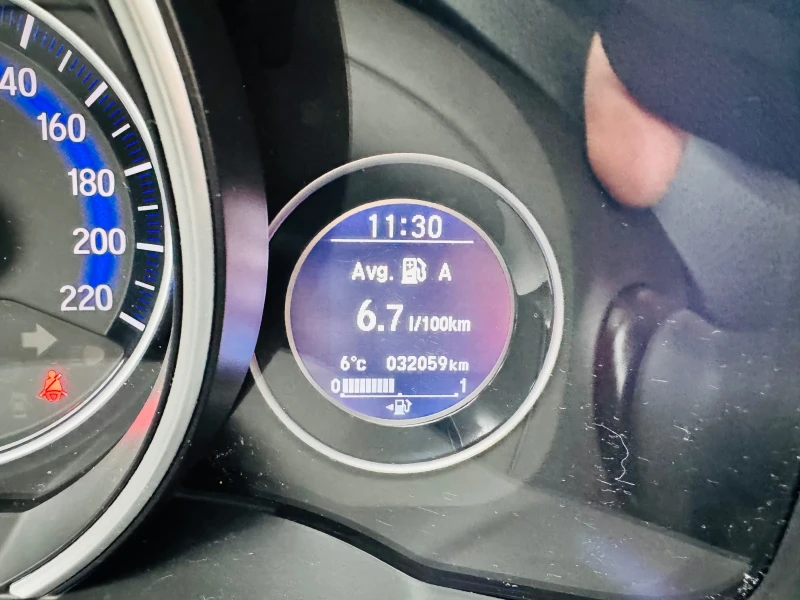 Honda Jazz 1.3i* 32000km* UNIKAT* AVTO, снимка 11 - Автомобили и джипове - 53305625