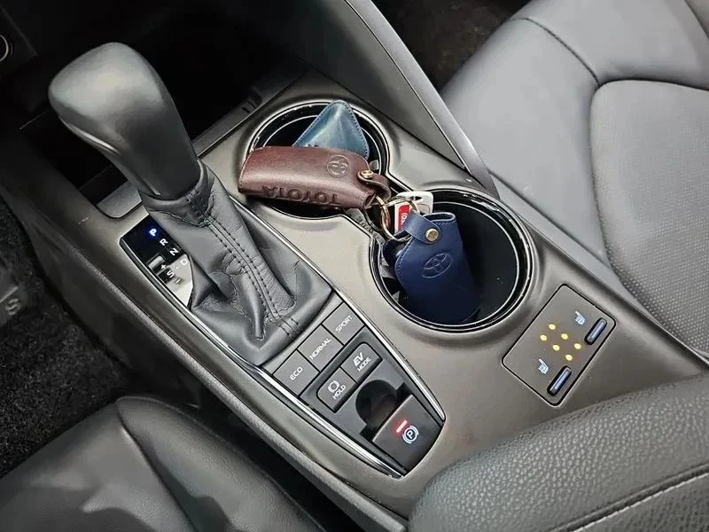 Toyota Camry, снимка 9 - Автомобили и джипове - 56740340