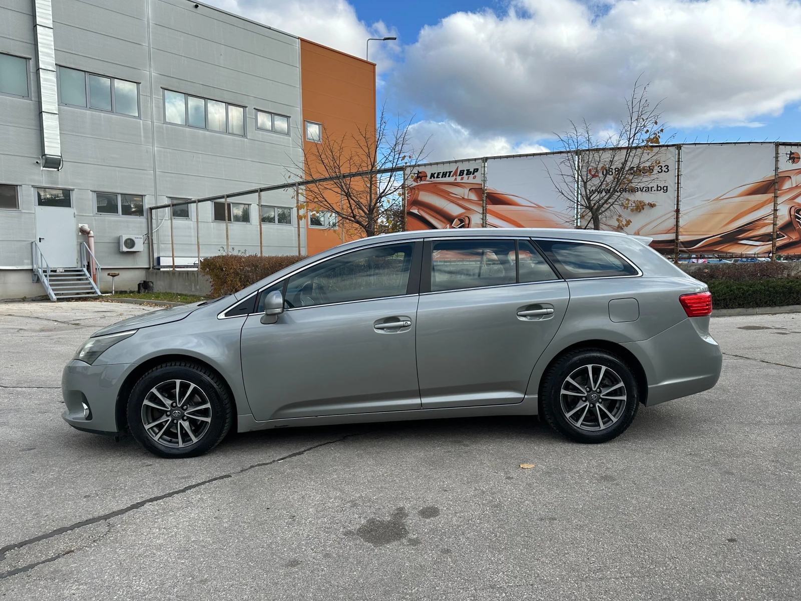 Toyota Avensis 2.0D4D 124К.с. Facelift - изображение 2