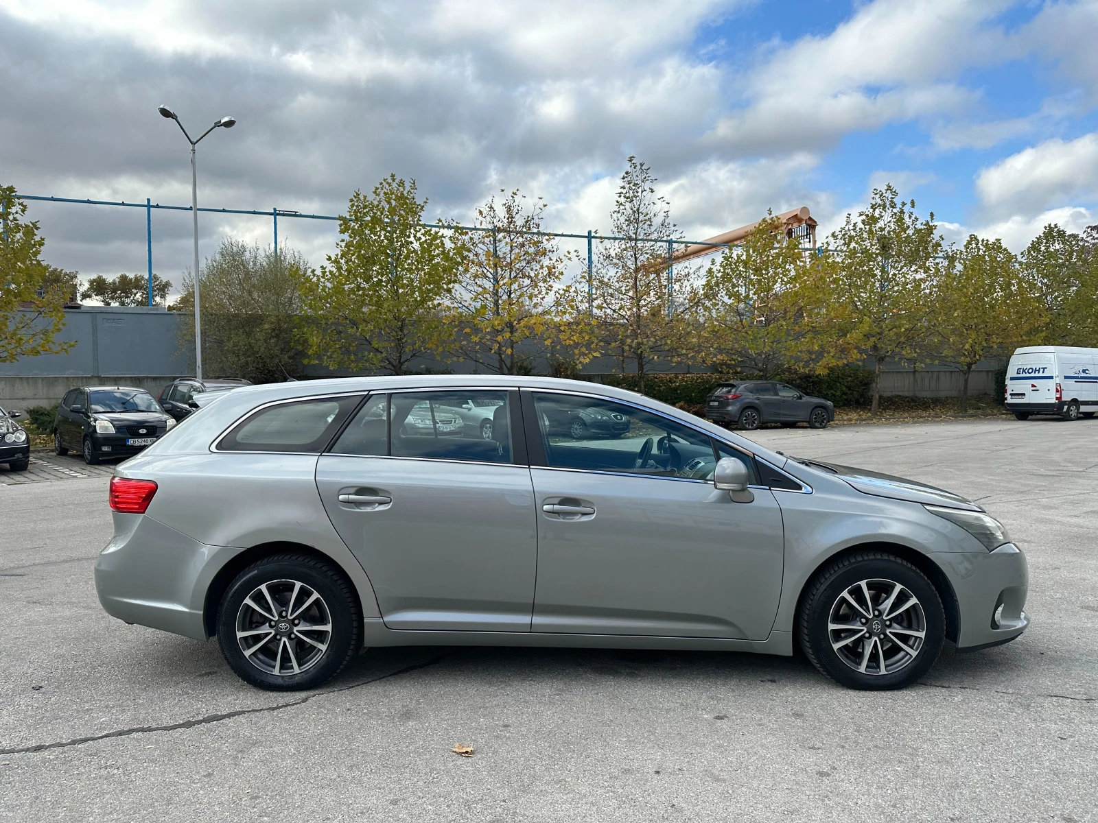 Toyota Avensis 2.0D4D 124К.с. Facelift - изображение 5