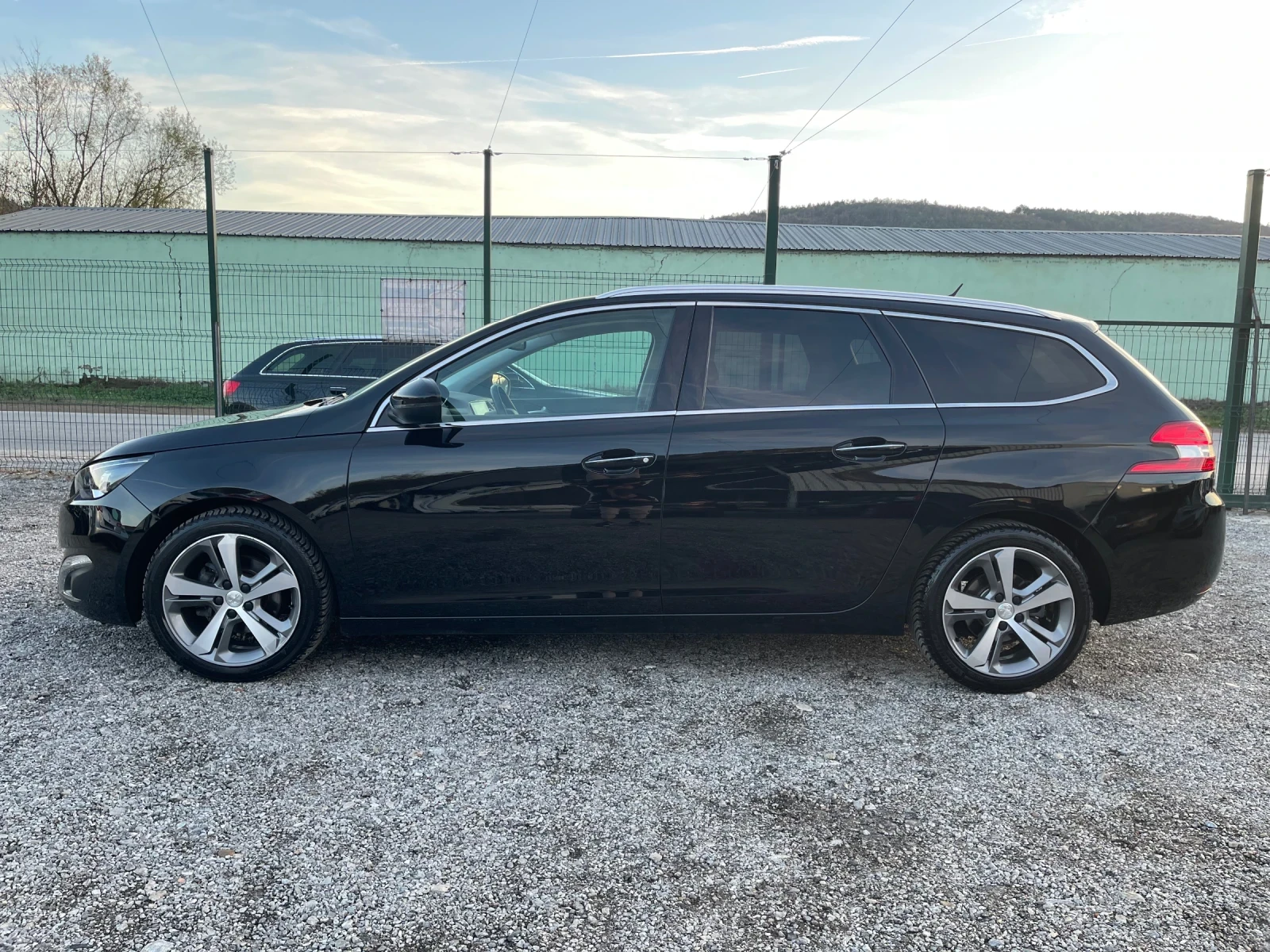 Peugeot 308 1.6BLUEHDI-ALLURE-NAVI-FULL LED-KEYLESS GO-ИСТОРИЯ - изображение 7