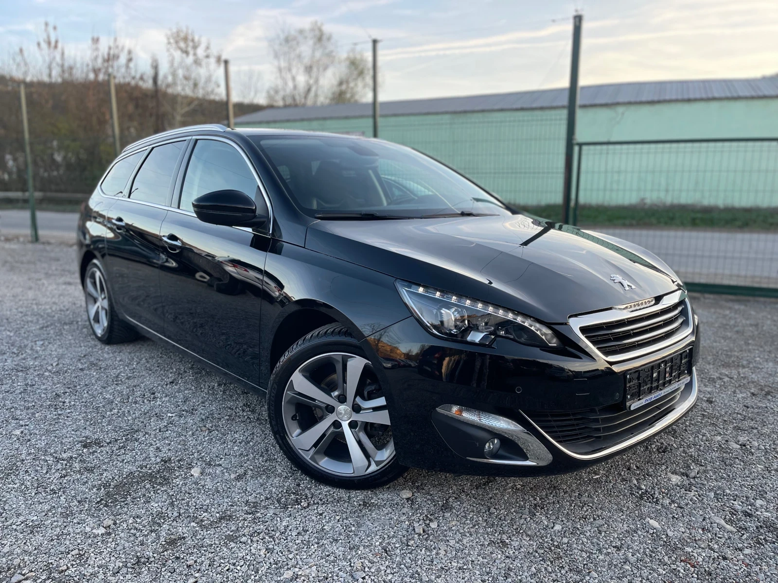 Peugeot 308 1.6BLUEHDI-ALLURE-NAVI-FULL LED-KEYLESS GO-ИСТОРИЯ - изображение 3