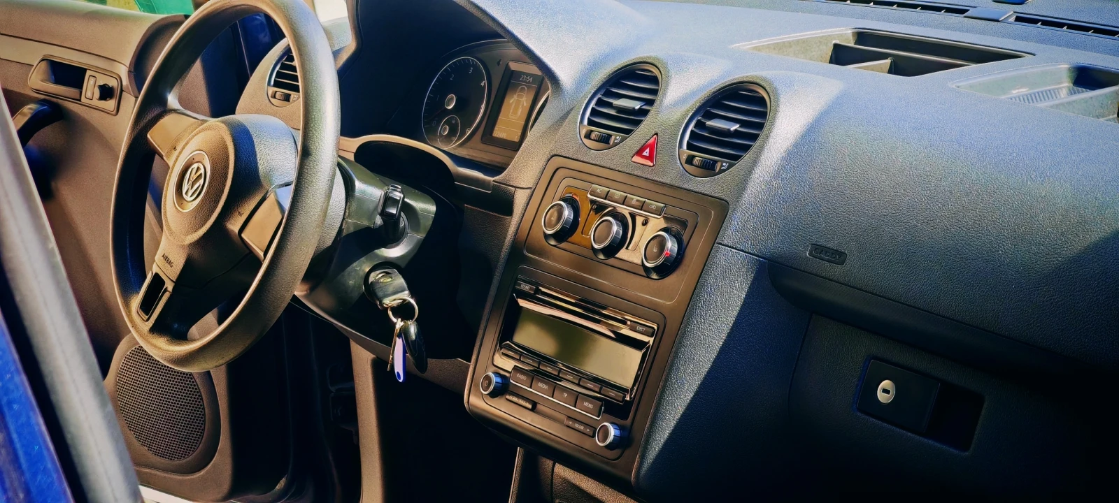 VW Caddy, снимка 11 - Автомобили и джипове - 49270037