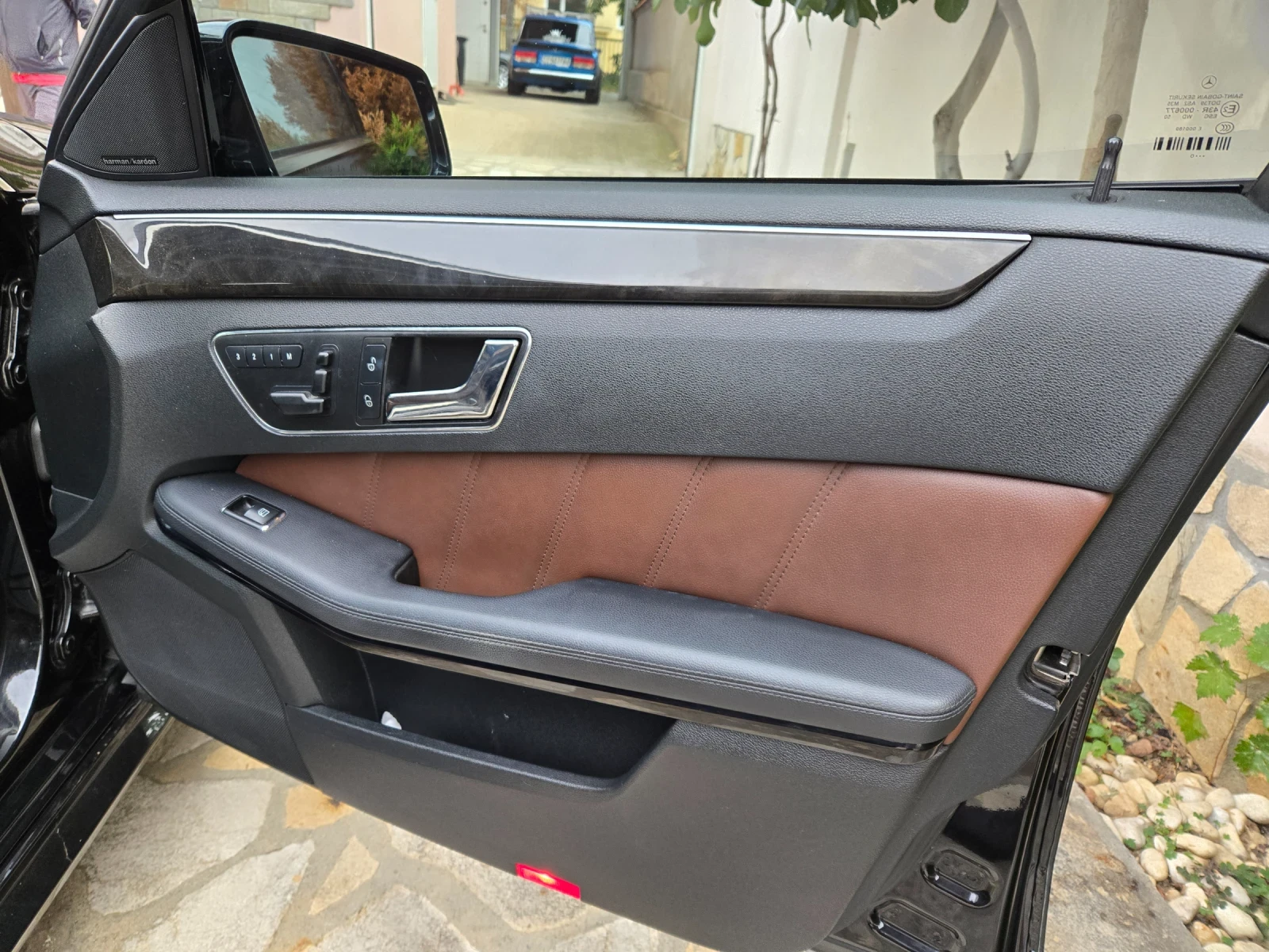 Mercedes-Benz E 500 W212 5.5 AMG 4matic  - изображение 8