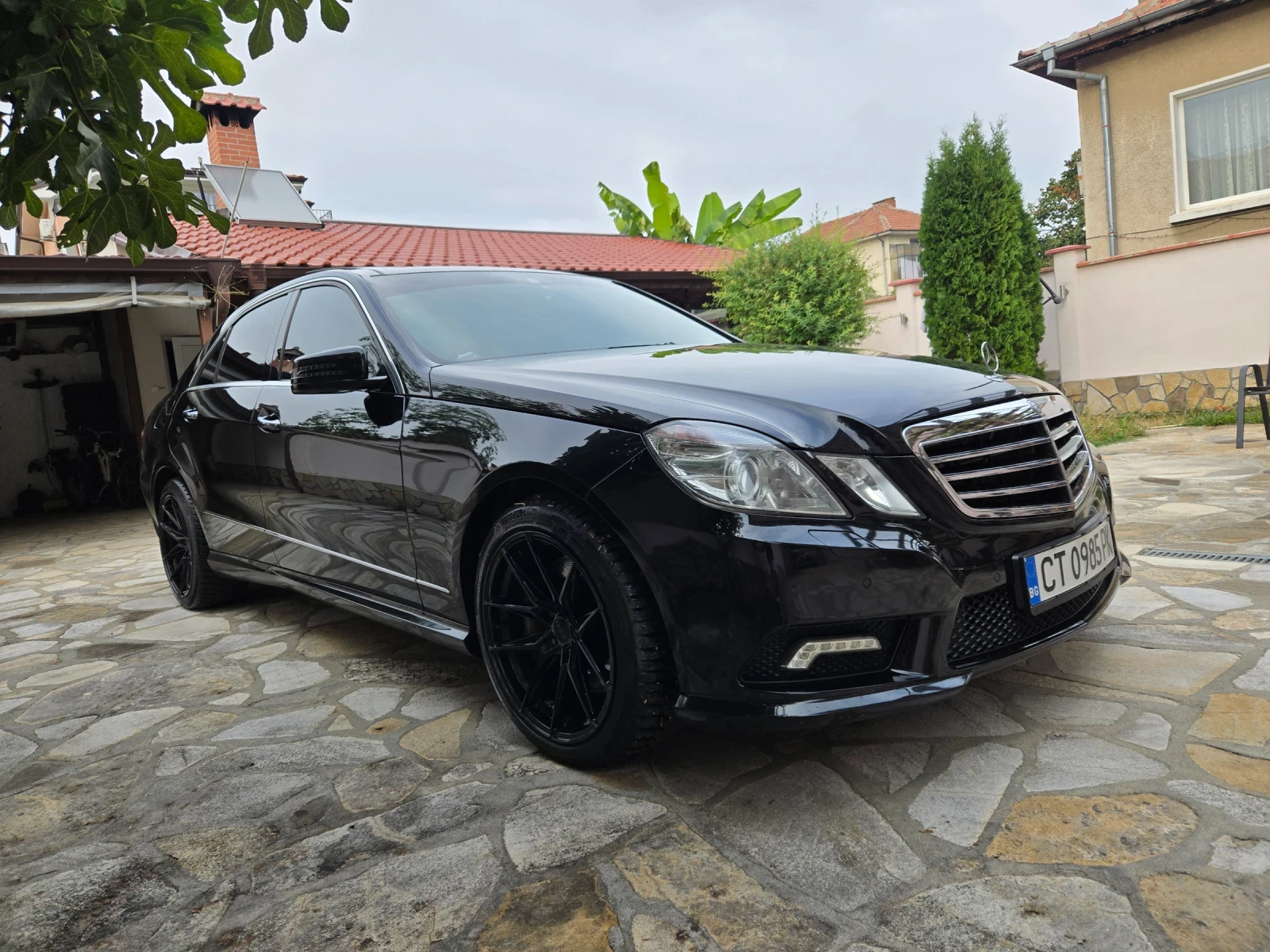 Mercedes-Benz E 500 W212 5.5 AMG 4matic  - изображение 4