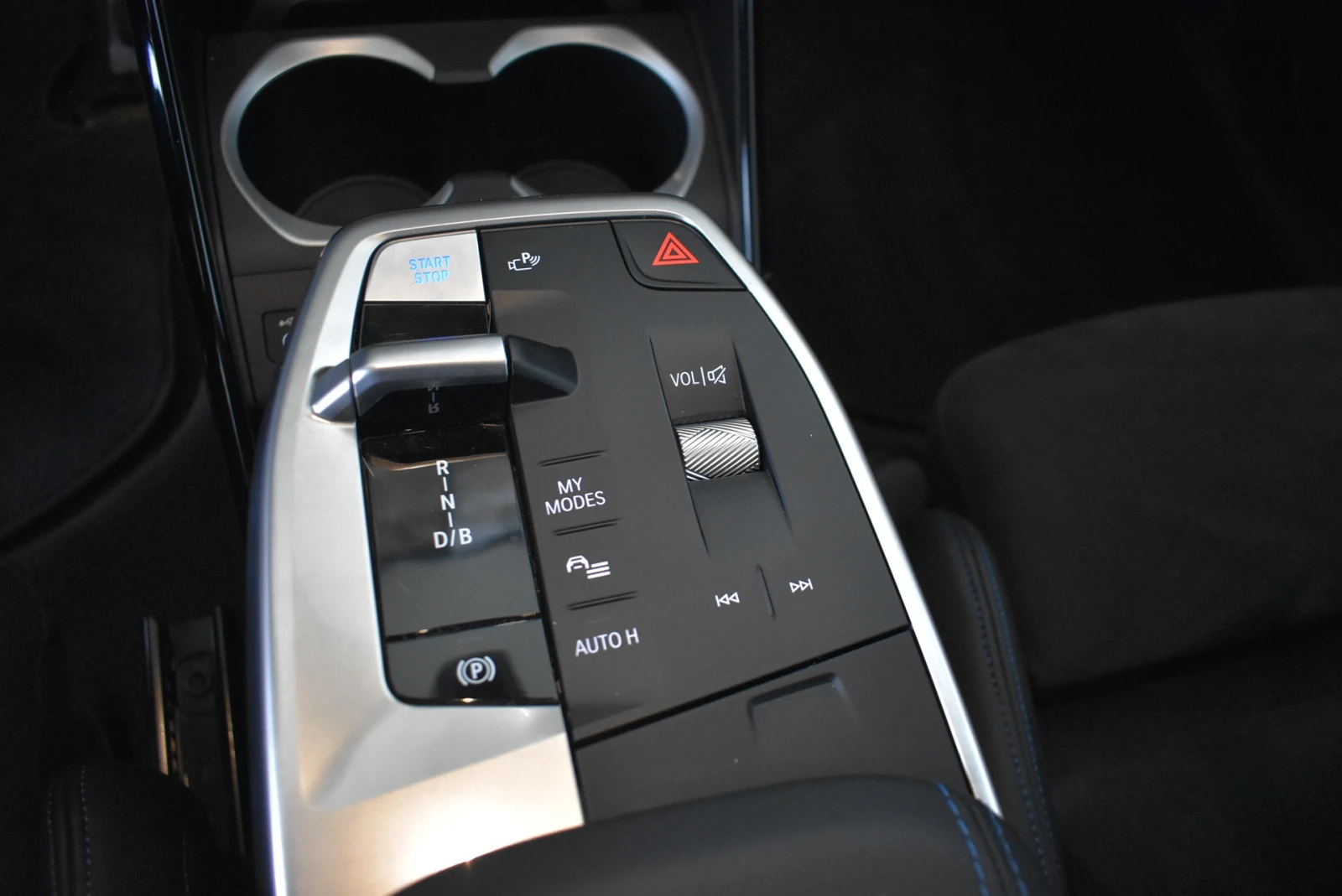 BMW iX2 xDrive30 - изображение 10