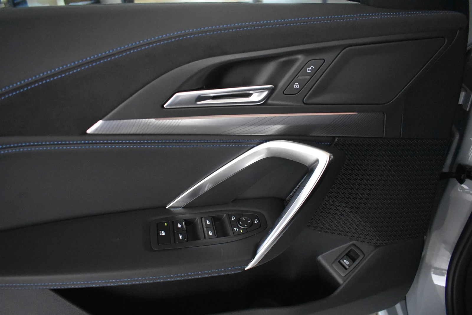 BMW iX2 xDrive30 - изображение 9