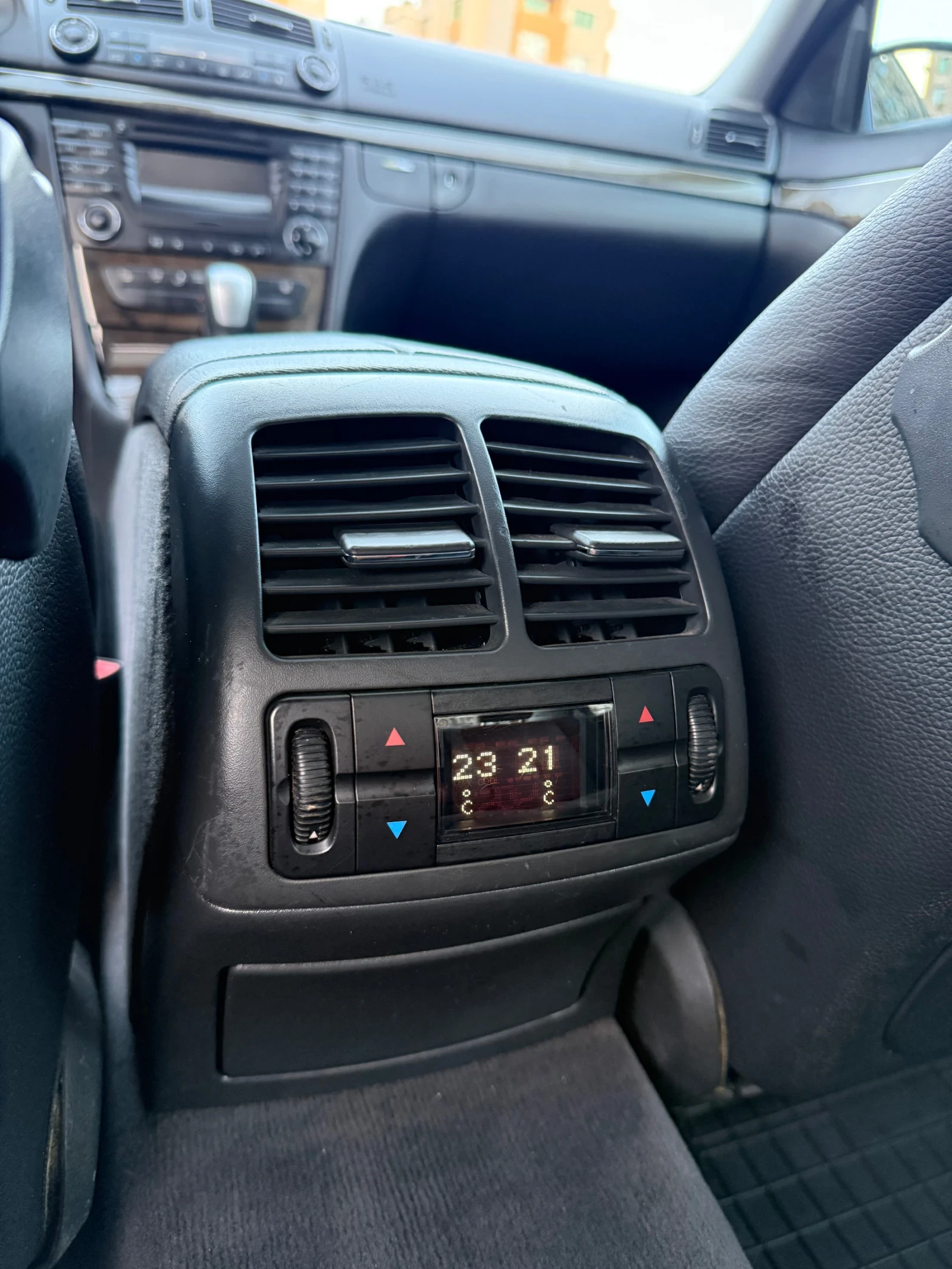 Mercedes-Benz E 220 AVANTGARDE, снимка 11 - Автомобили и джипове - 53801774