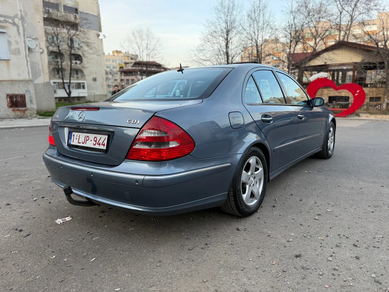 Mercedes-Benz E 220 AVANTGARDE, снимка 5 - Автомобили и джипове - 53801774