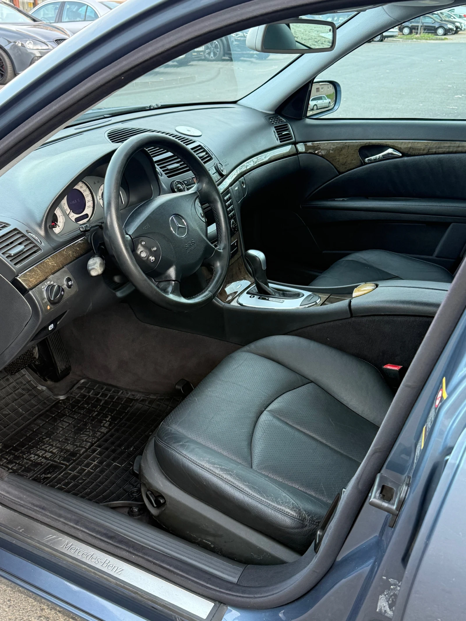 Mercedes-Benz E 220 AVANTGARDE, снимка 8 - Автомобили и джипове - 53801774