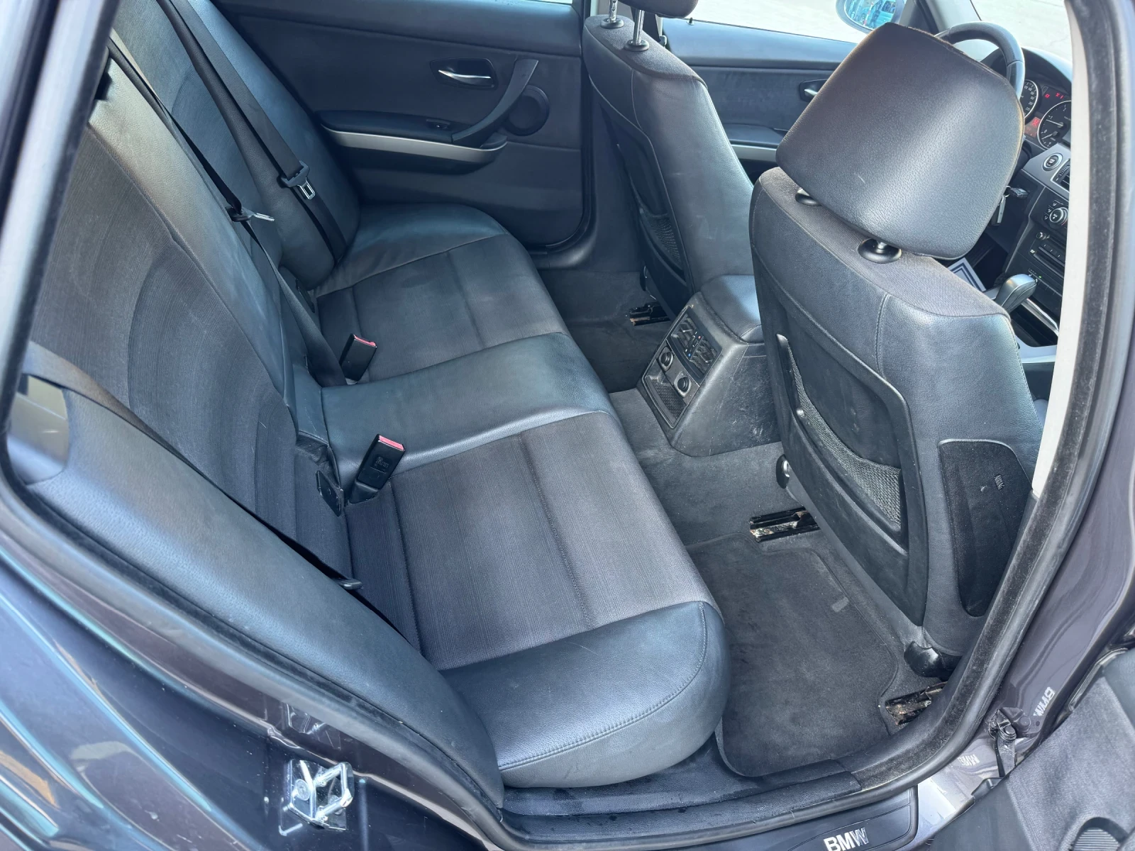 BMW 320 Задно, Нави, Рекаро, Автомат, 2.0Д, снимка 11 - Автомобили и джипове - 53996686