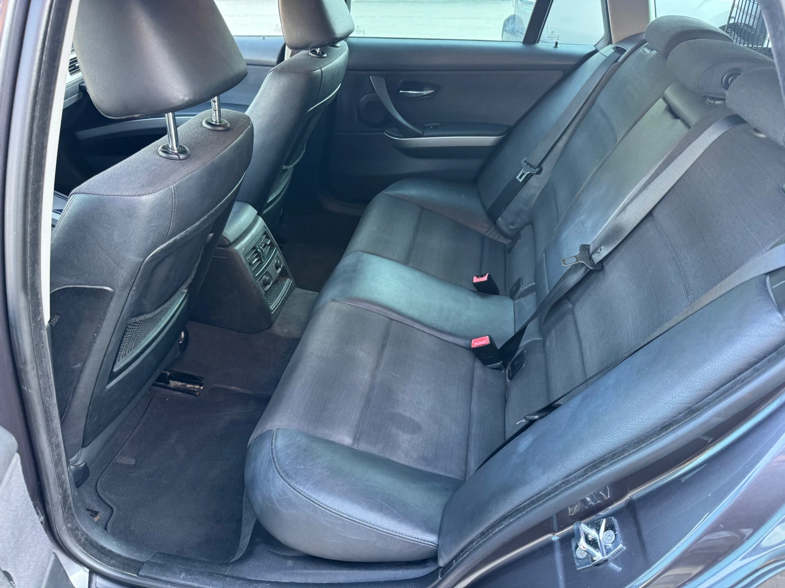 BMW 320 Задно, Нави, Рекаро, Автомат, 2.0Д, снимка 10 - Автомобили и джипове - 53996686