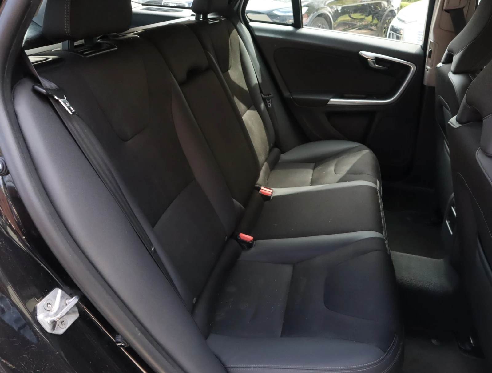 Volvo V60, снимка 9 - Автомобили и джипове - 54279436