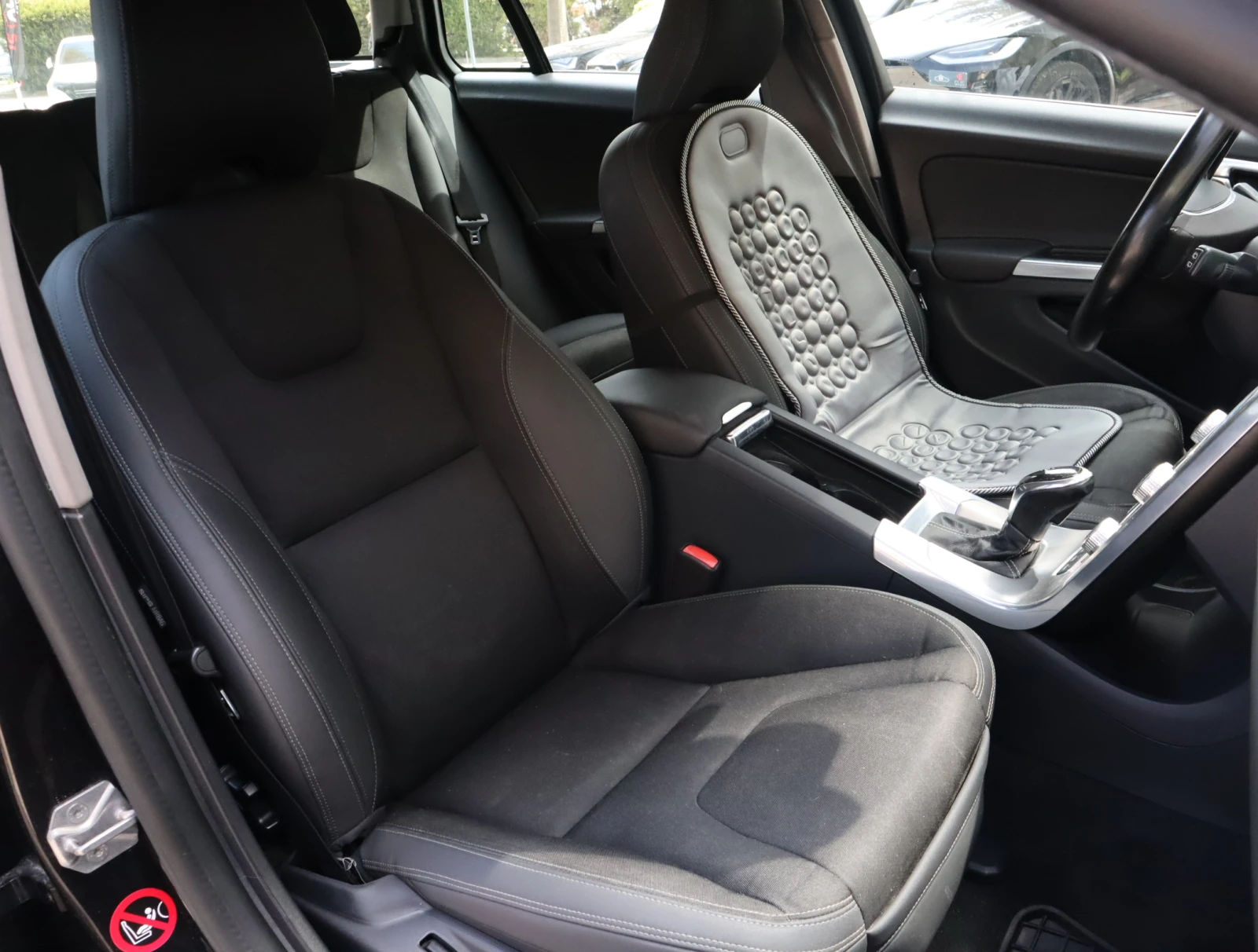 Volvo V60, снимка 8 - Автомобили и джипове - 54279436