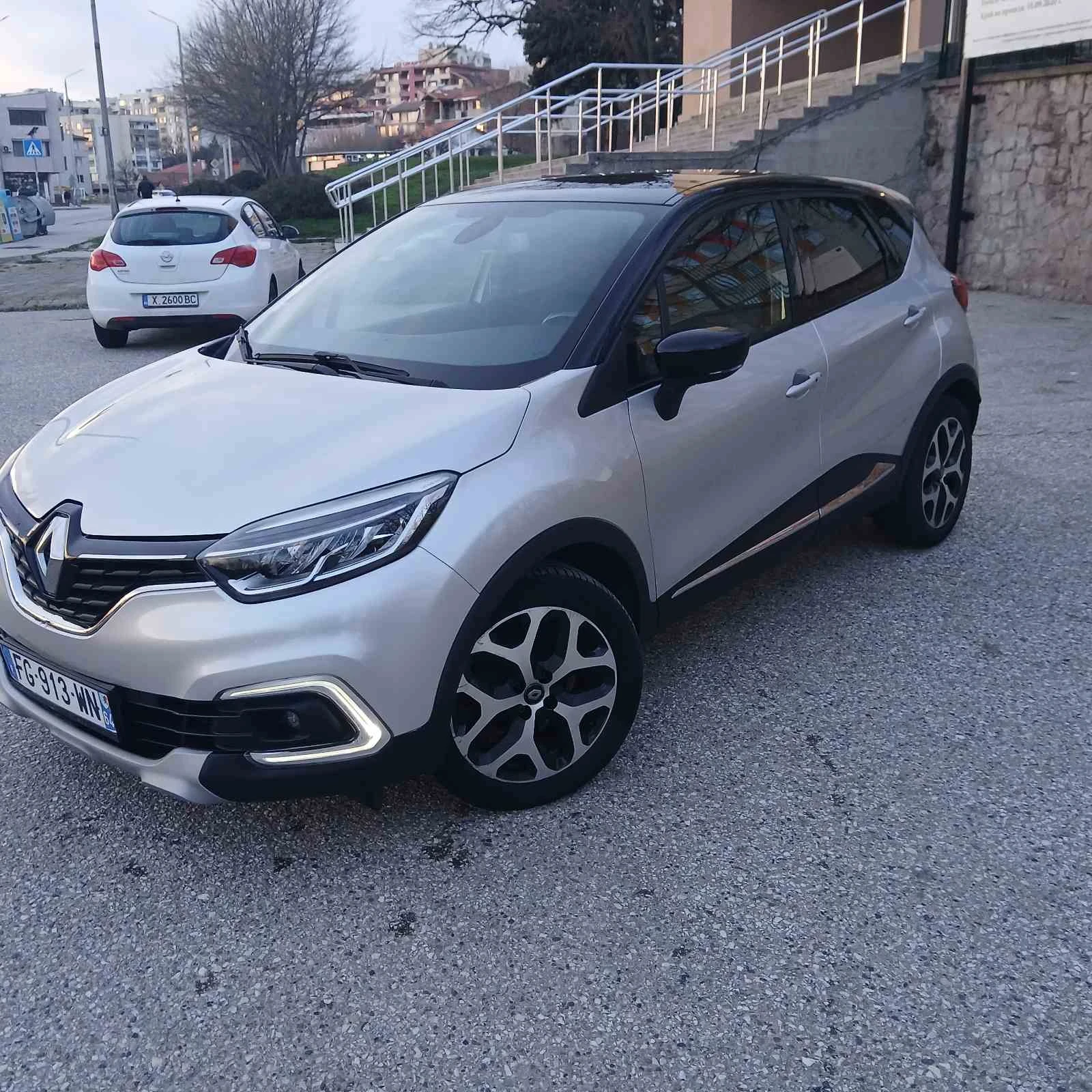 Renault Captur, снимка 2 - Автомобили и джипове - 54664488