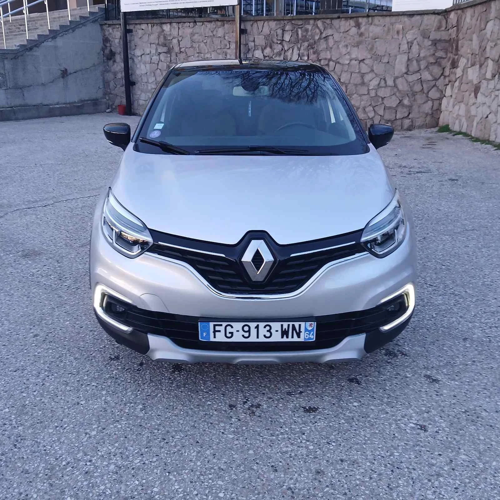 Renault Captur, снимка 3 - Автомобили и джипове - 54664488