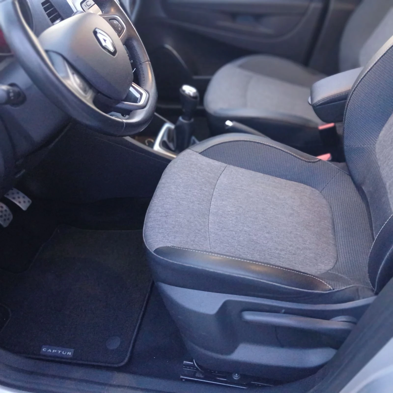 Renault Captur, снимка 9 - Автомобили и джипове - 54664488