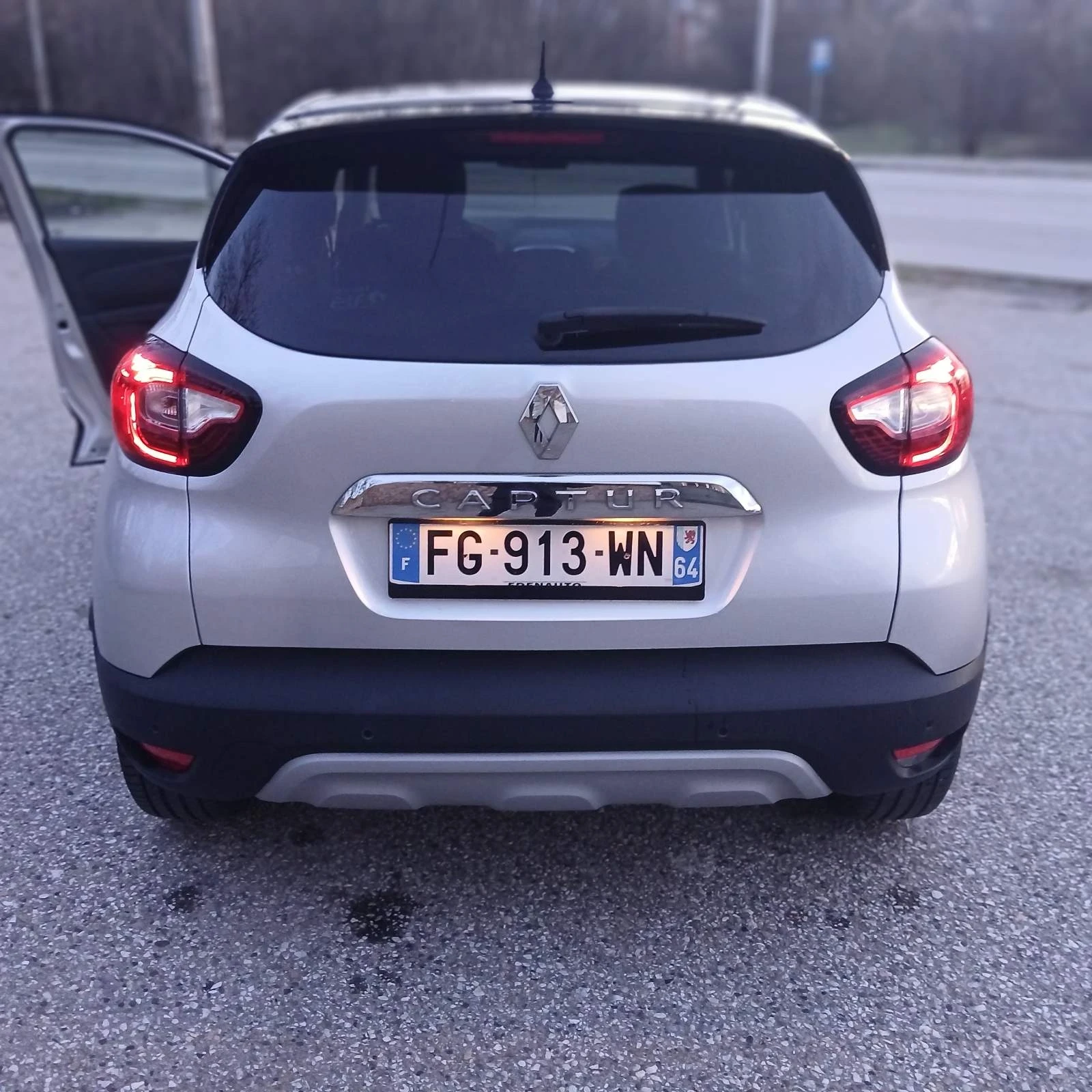 Renault Captur, снимка 8 - Автомобили и джипове - 54664488
