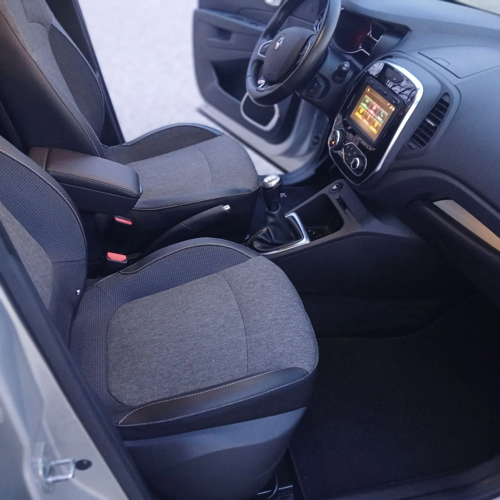 Renault Captur, снимка 10 - Автомобили и джипове - 54664488