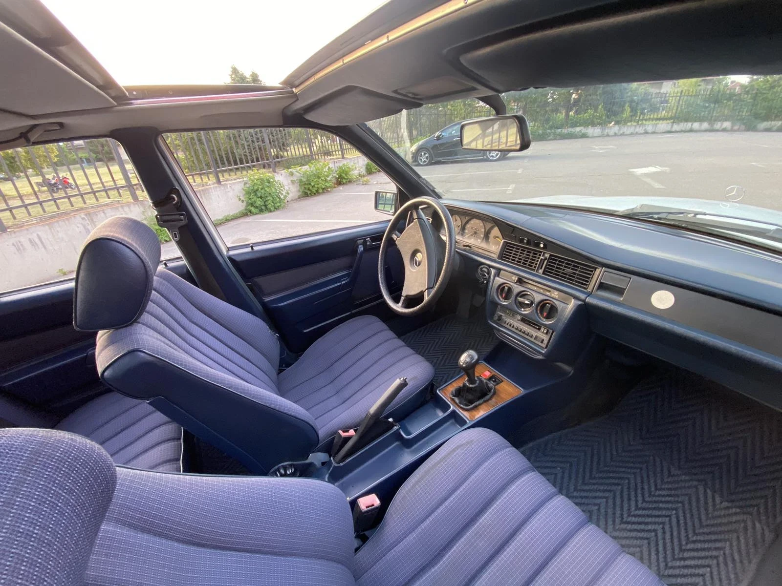 Mercedes-Benz 190, снимка 8 - Автомобили и джипове - 54673885