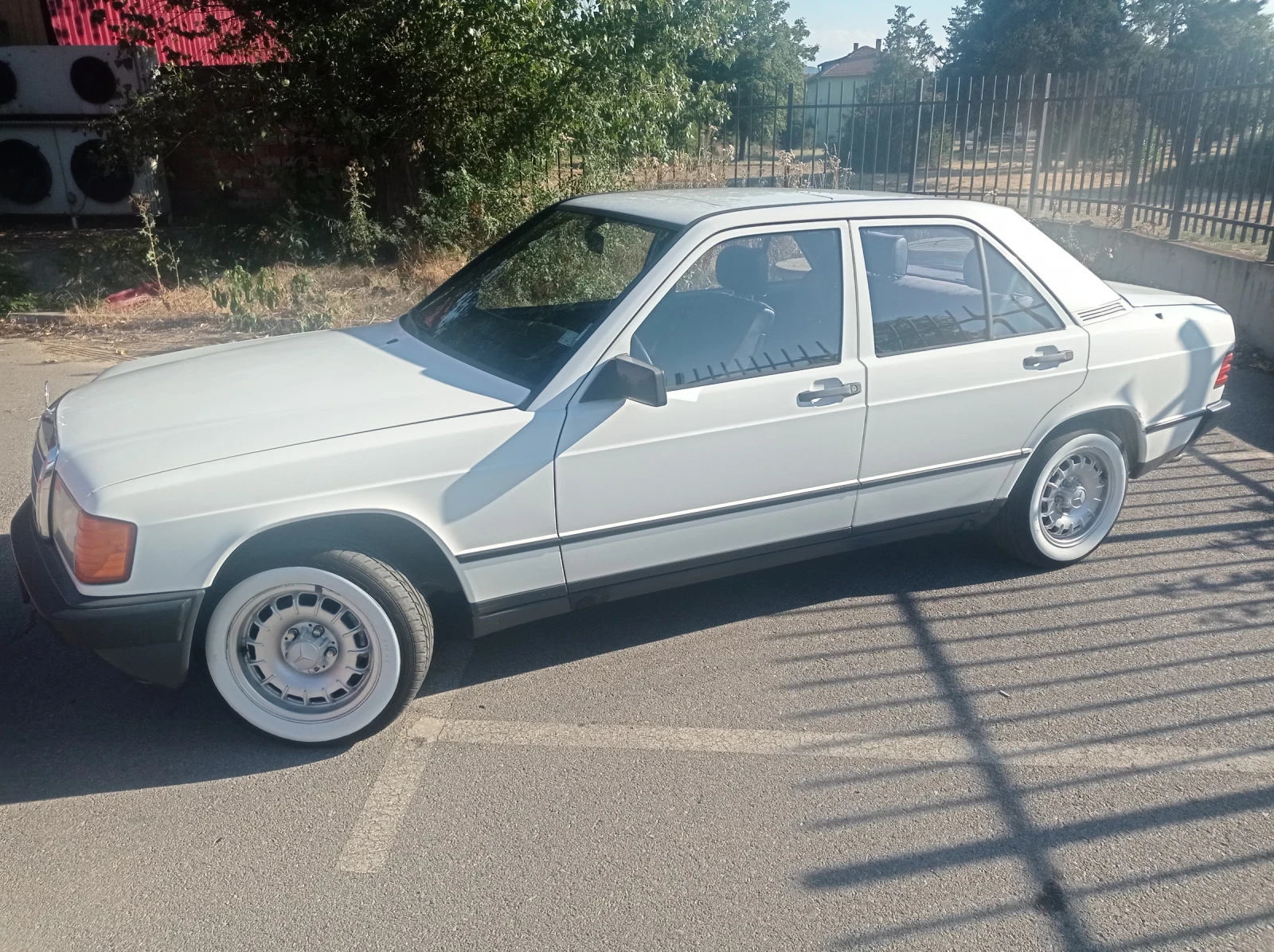 Mercedes-Benz 190, снимка 14 - Автомобили и джипове - 54673885