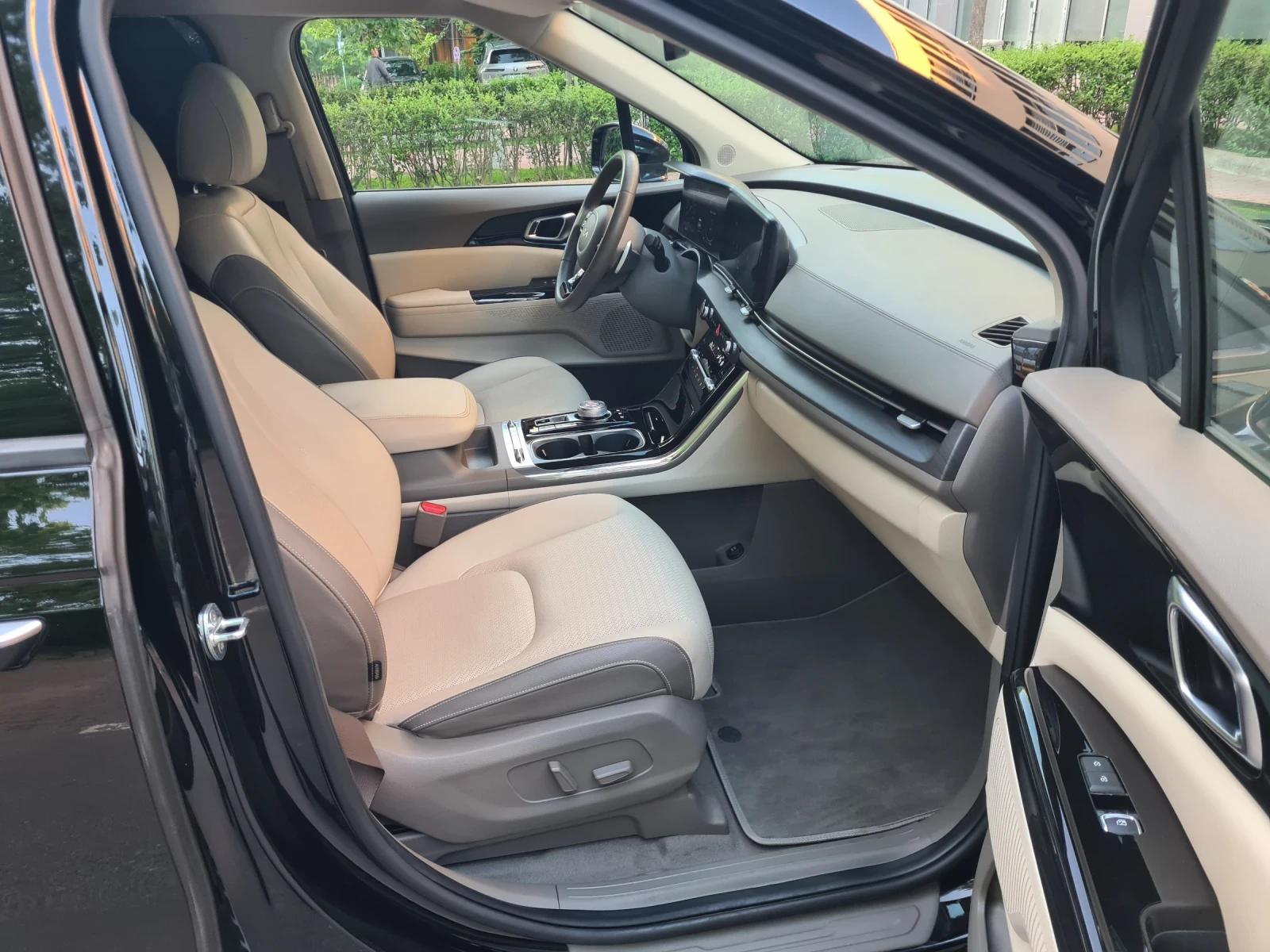 Kia Carnival 2.2 CRDI 202к.с 8+ 1 , снимка 12 - Автомобили и джипове - 54732216