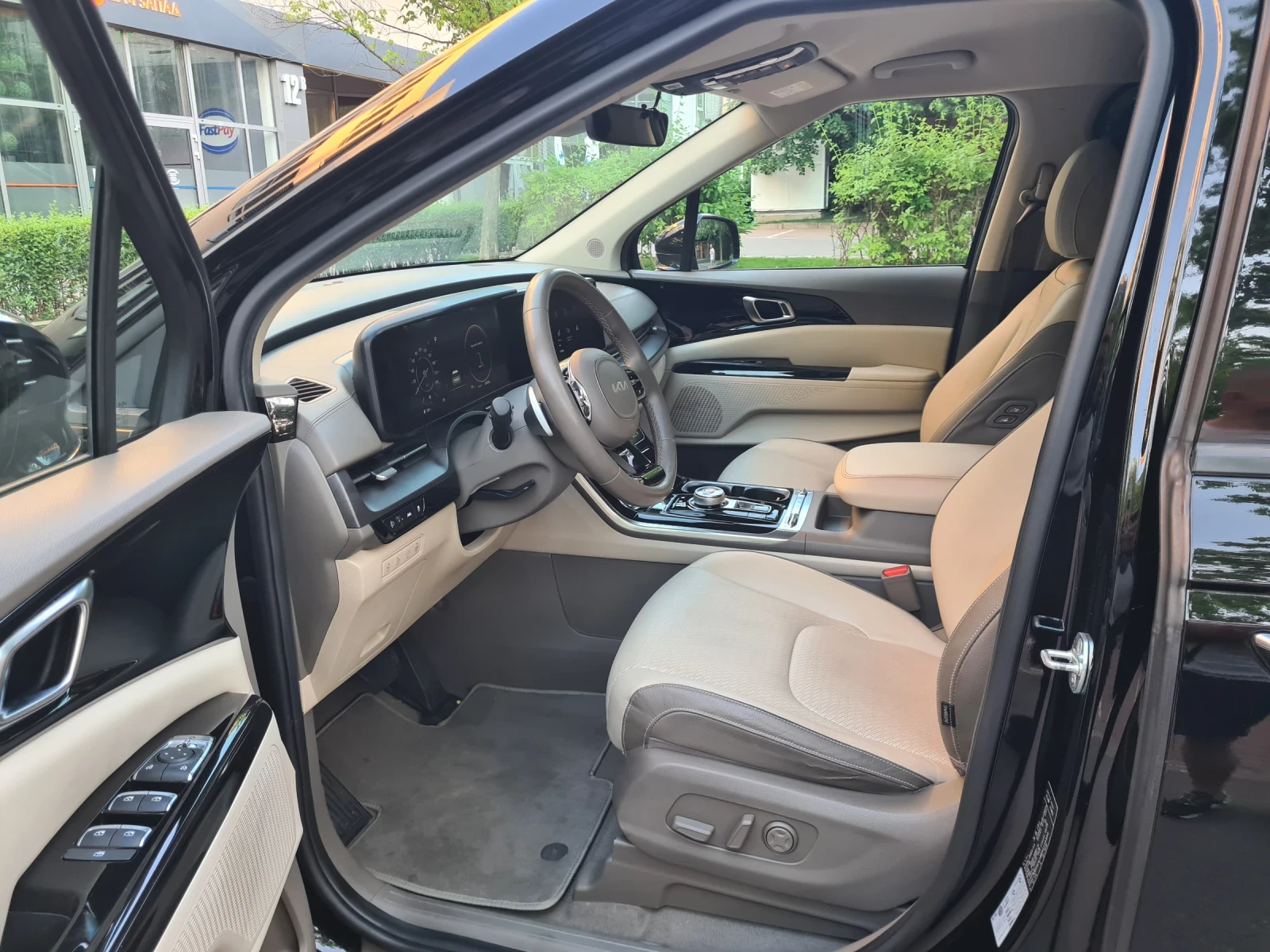 Kia Carnival 2.2 CRDI 202к.с 8+ 1 , снимка 9 - Автомобили и джипове - 54732216